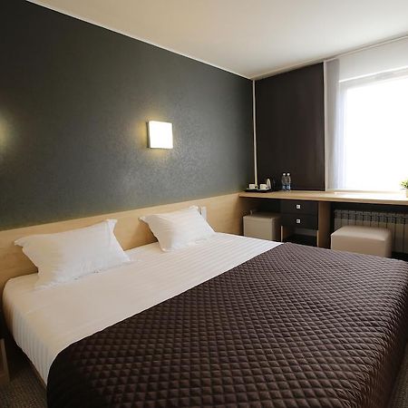 Futuro Hotel Bishkek Ruang foto