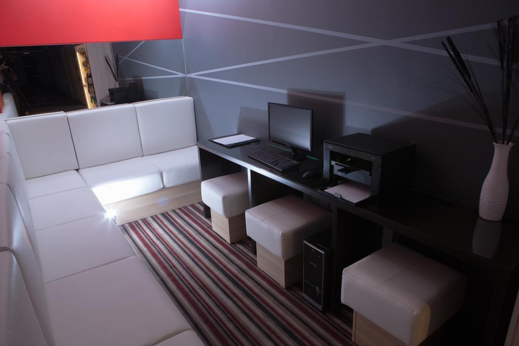 Futuro Hotel Bishkek Bagian luar foto