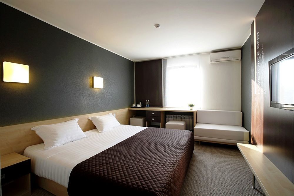 Futuro Hotel Bishkek Bagian luar foto