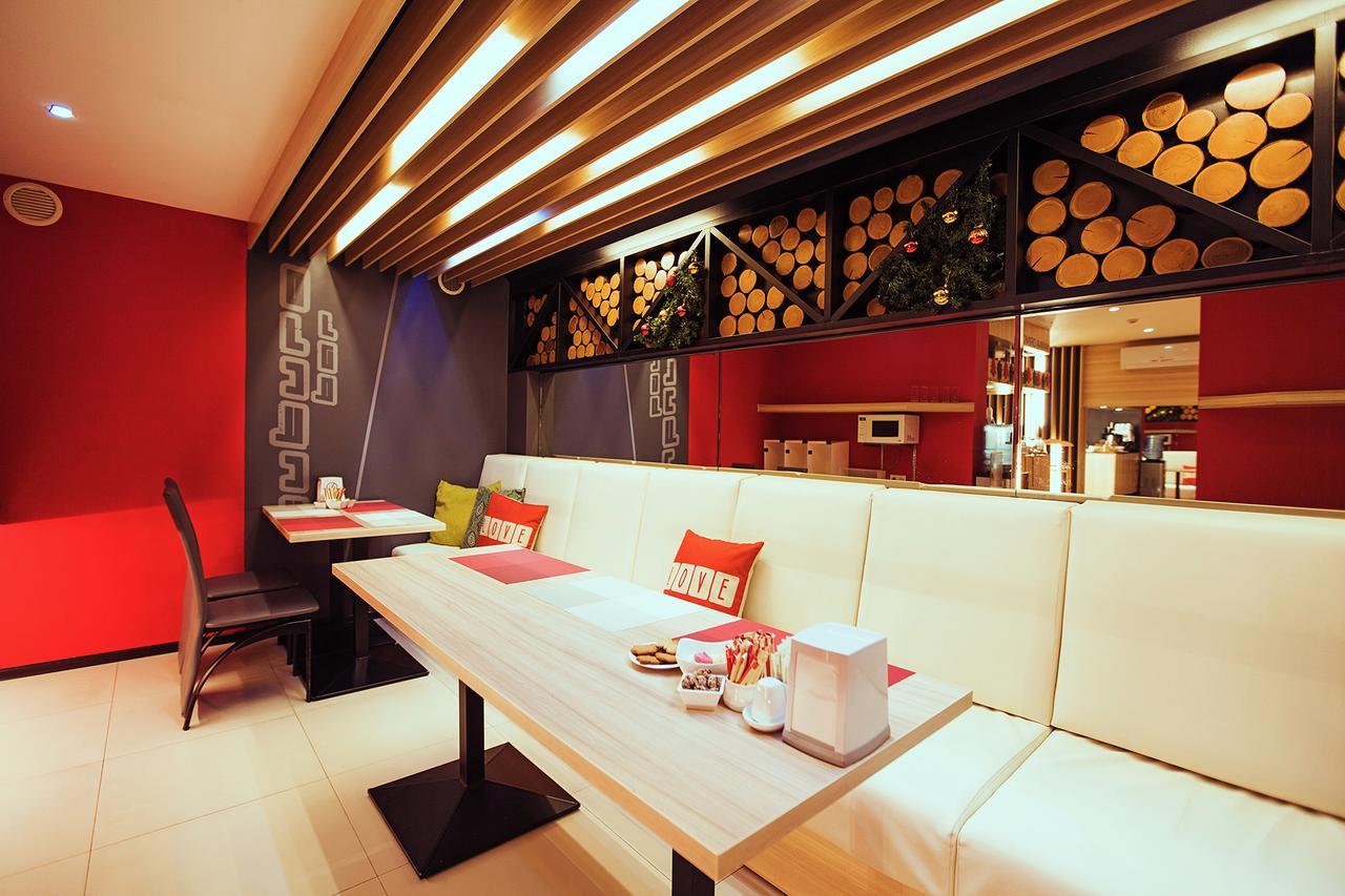 Futuro Hotel Bishkek Bagian luar foto