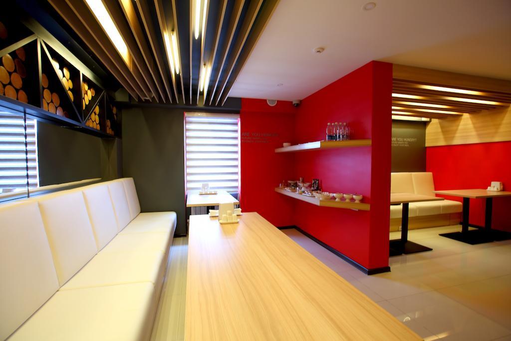Futuro Hotel Bishkek Bagian luar foto