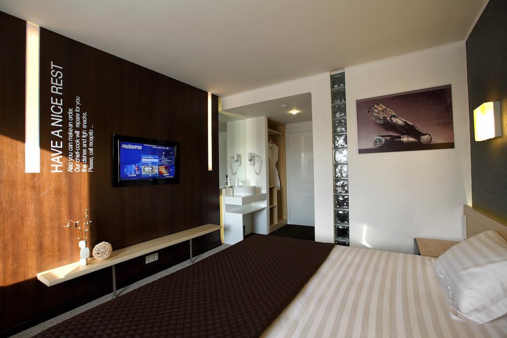 Futuro Hotel Bishkek Ruang foto