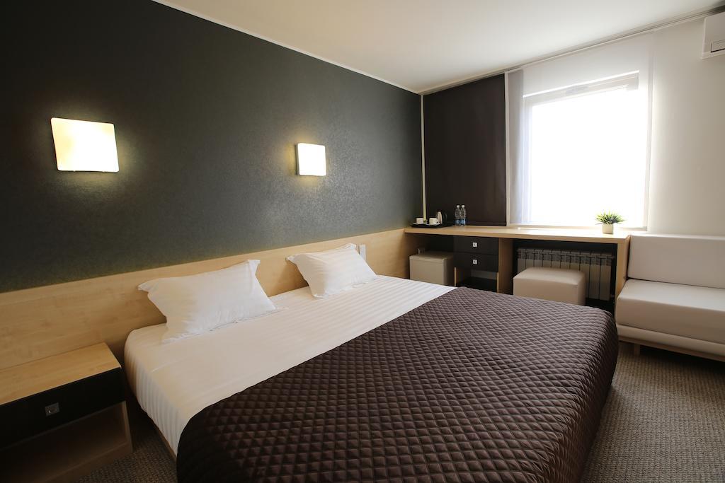 Futuro Hotel Bishkek Ruang foto