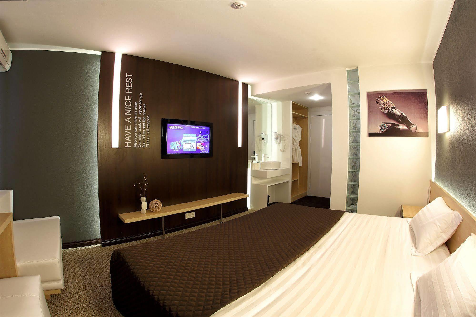 Futuro Hotel Bishkek Bagian luar foto
