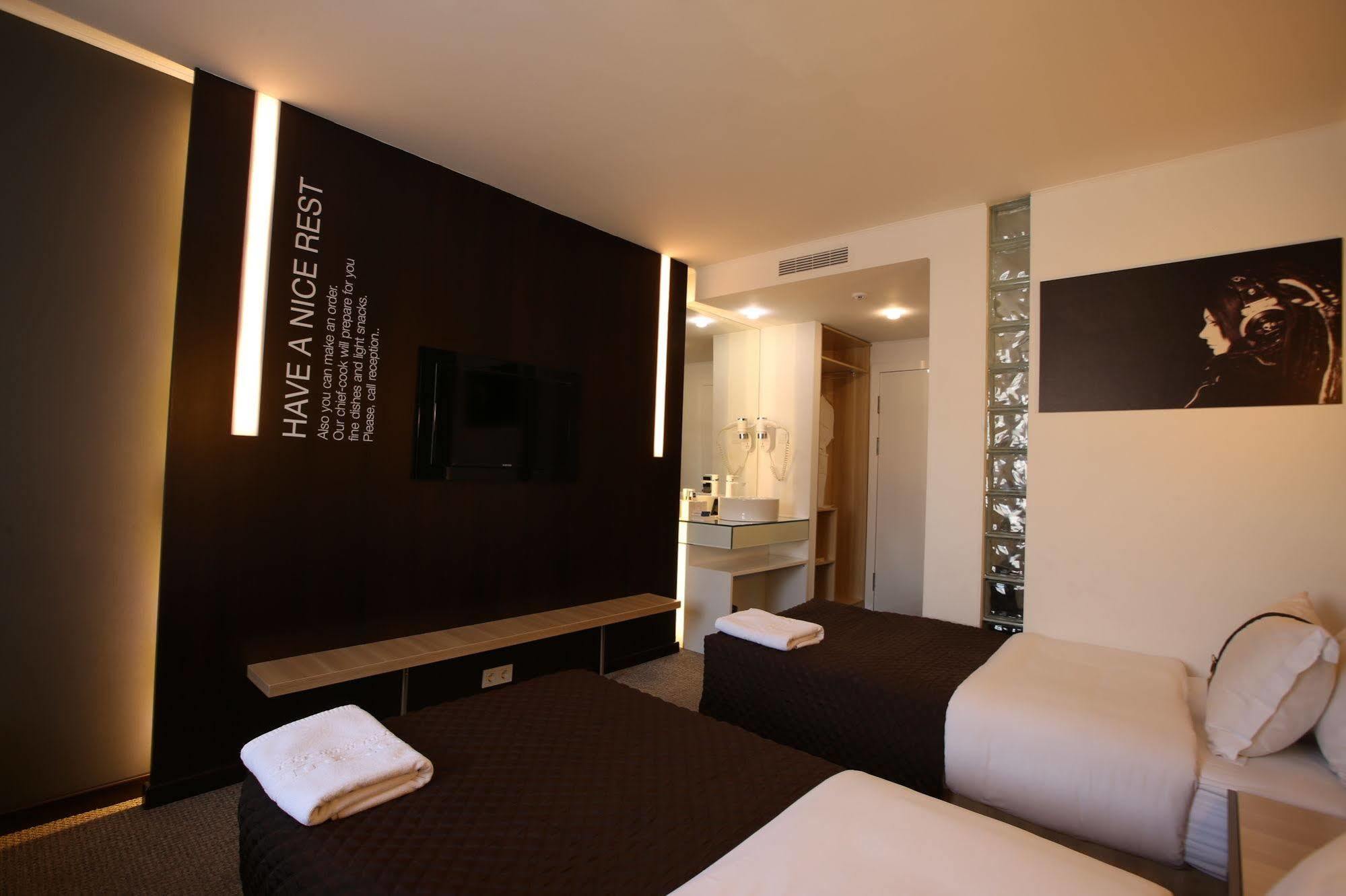 Futuro Hotel Bishkek Bagian luar foto