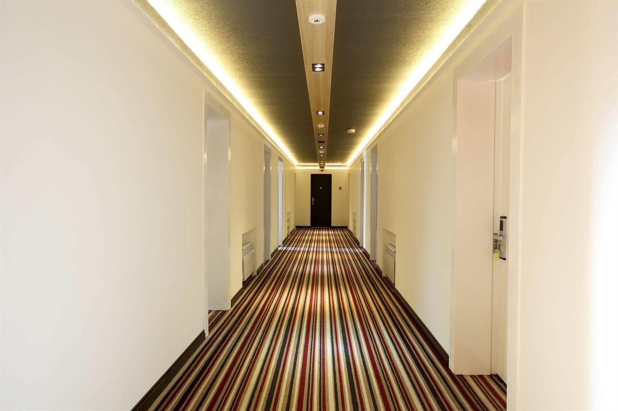 Futuro Hotel Bishkek Bagian luar foto